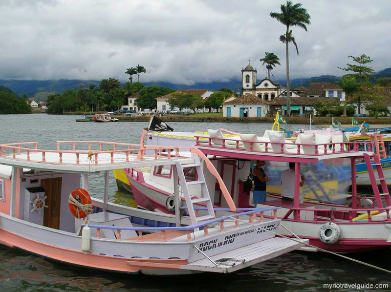 Boats-for-rent-in-Paraty-Brazil