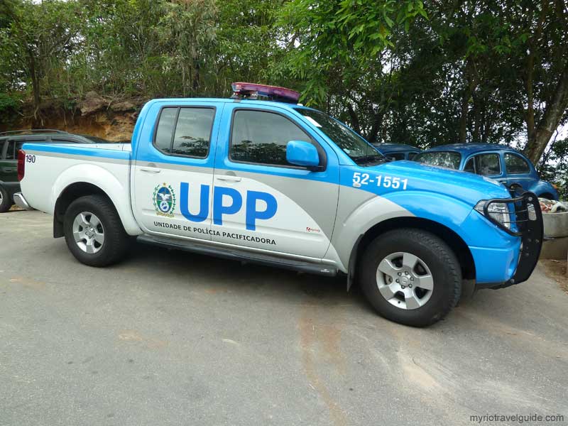 Rio-de-Janeiro-police-car-favela