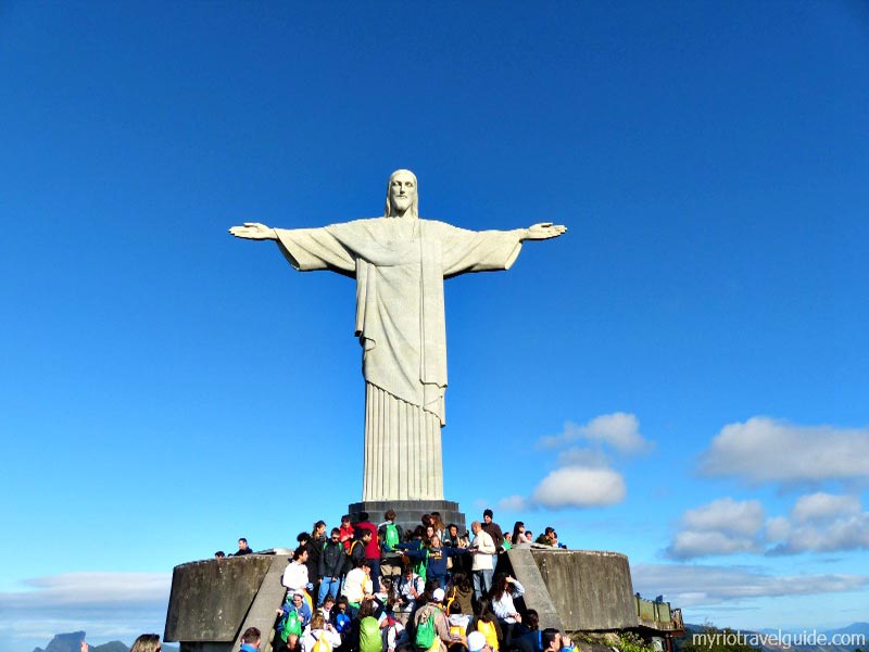 thousands-visitors-christ -Redeemer-statue-brazil