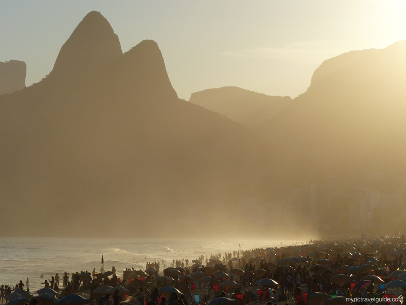 Ipanema-beach-crowded-on-a-hot-summer-Sunday2